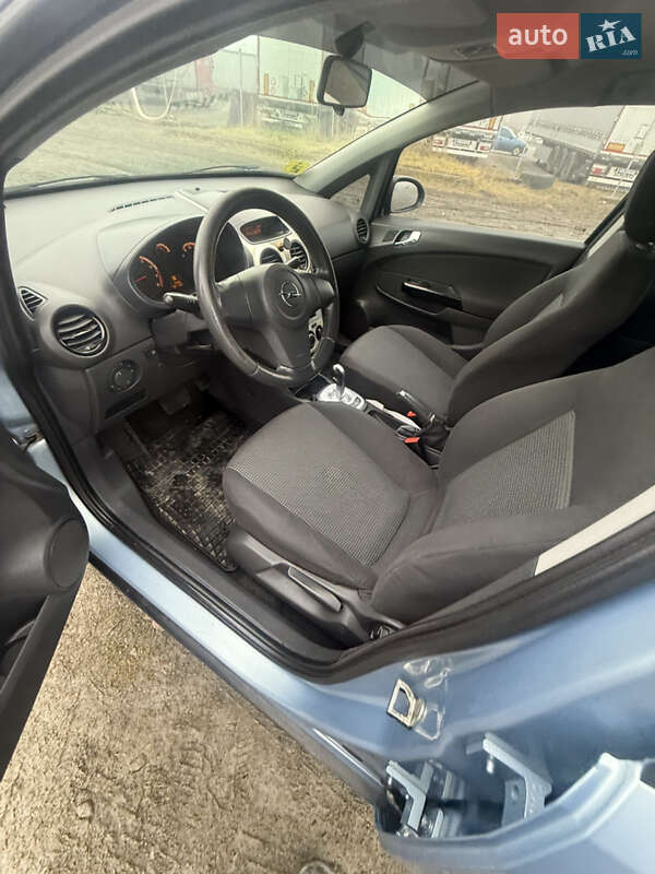 Хэтчбек Opel Corsa 2008 в Львове
