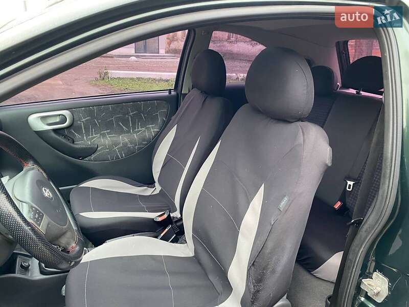 Хэтчбек Opel Corsa 2002 в Ромнах