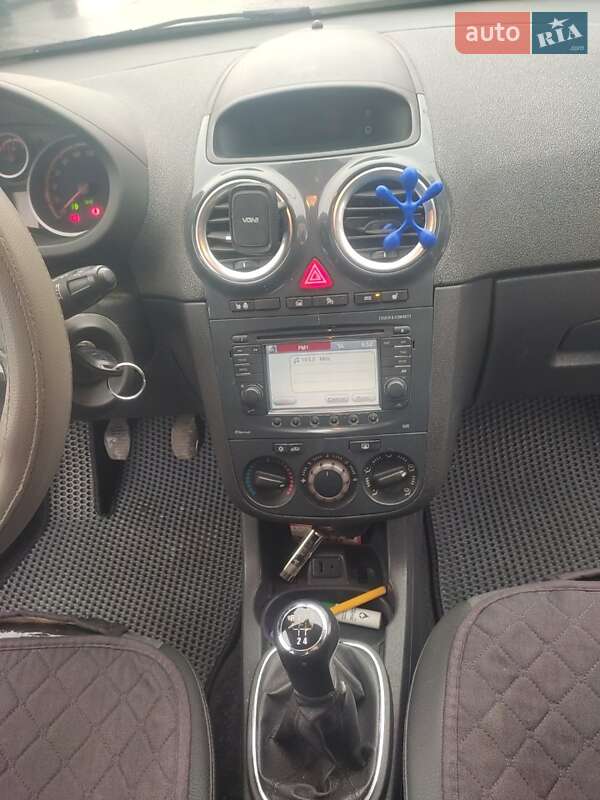 Хетчбек Opel Corsa 2012 в Івано-Франківську