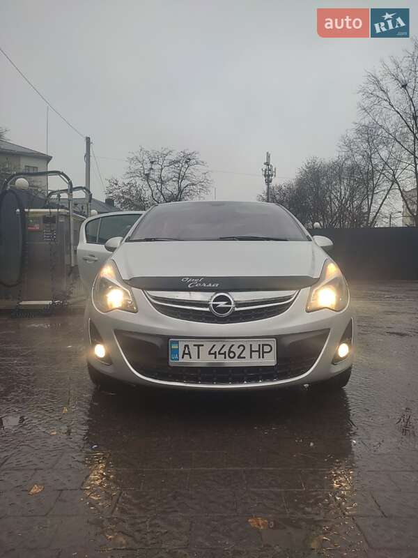 Хетчбек Opel Corsa 2012 в Івано-Франківську