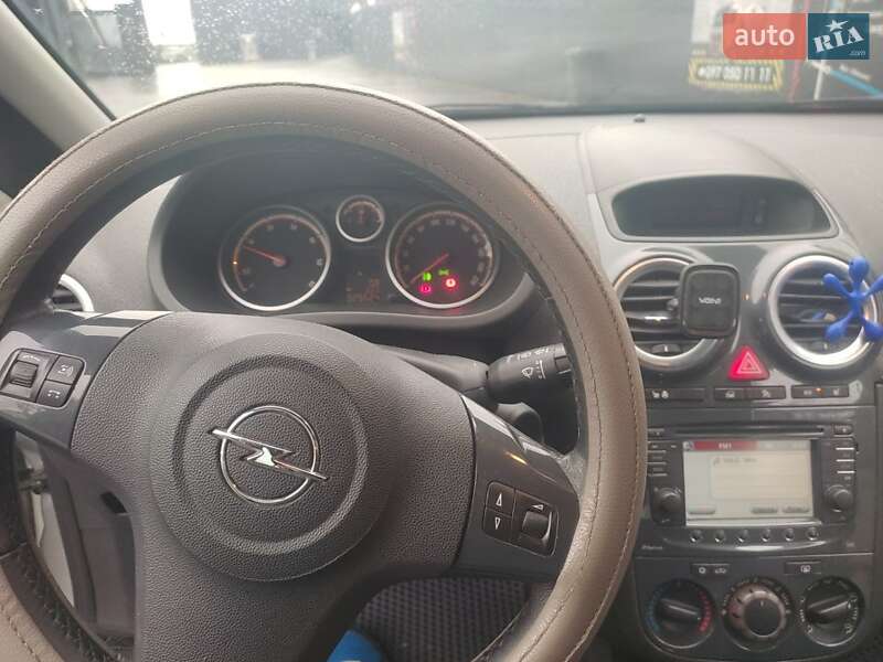Хетчбек Opel Corsa 2012 в Івано-Франківську