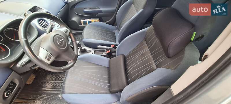 Хэтчбек Opel Corsa 2010 в Тернополе