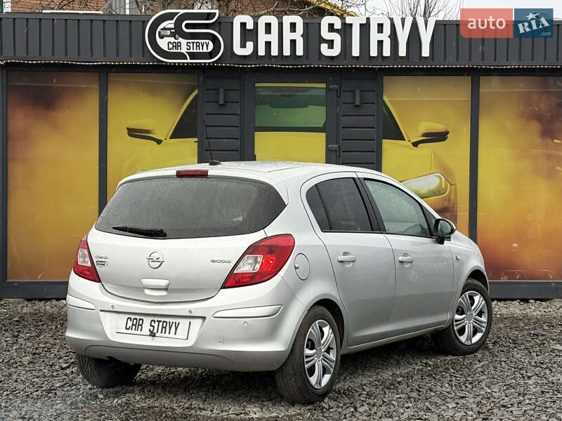 Хэтчбек Opel Corsa 2011 в Стрые