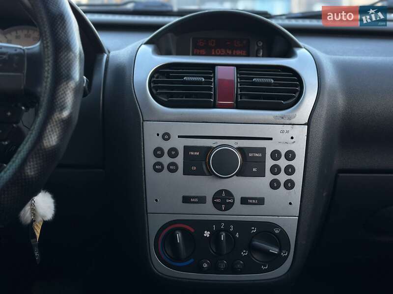 Хэтчбек Opel Corsa 2006 в Надворной