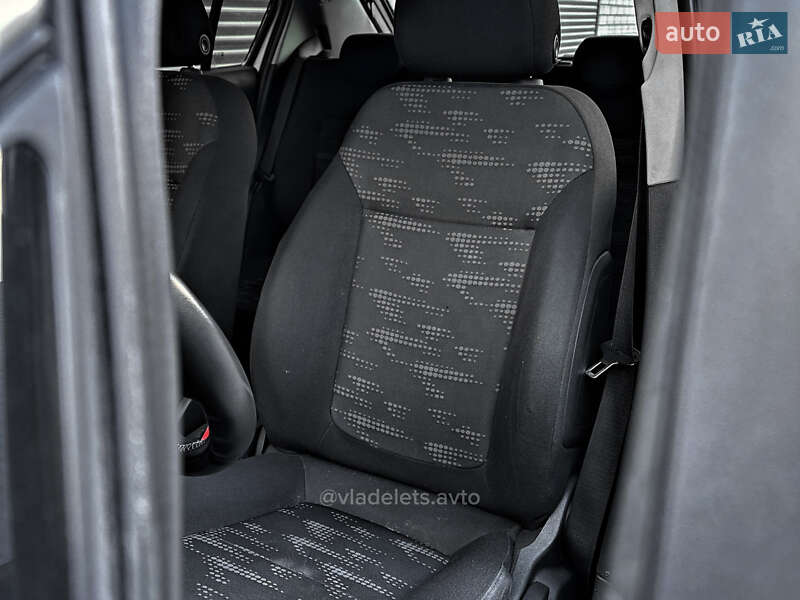 Хэтчбек Opel Corsa 2011 в Запорожье