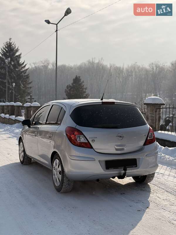 Хэтчбек Opel Corsa 2008 в Черновцах