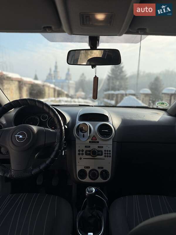 Хэтчбек Opel Corsa 2008 в Черновцах
