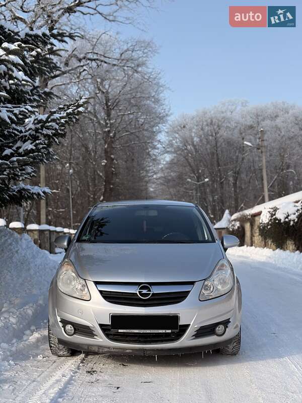 Хэтчбек Opel Corsa 2008 в Черновцах
