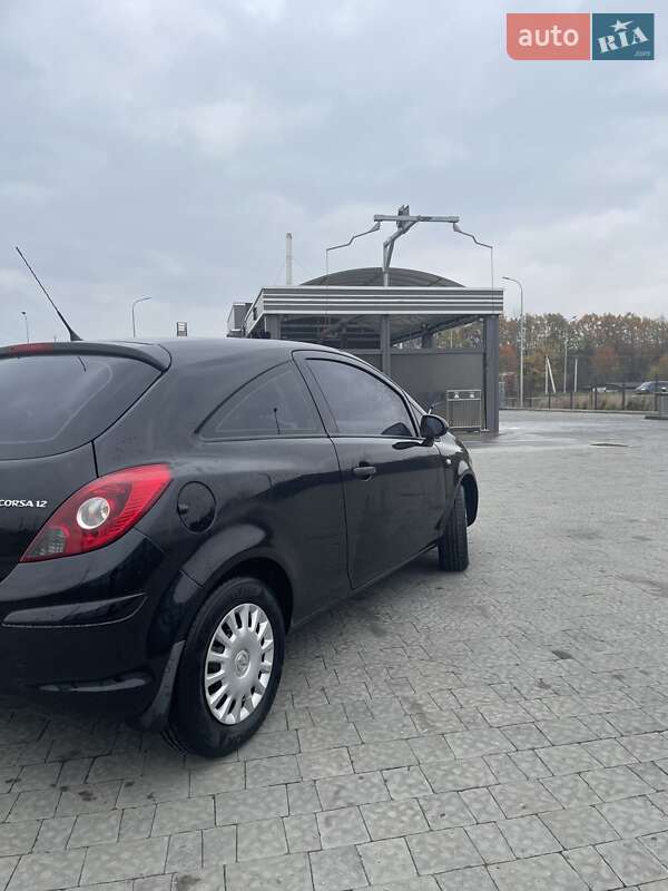Хэтчбек Opel Corsa 2008 в Львове