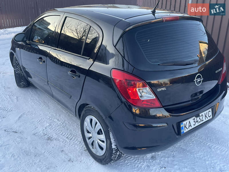Хэтчбек Opel Corsa 2007 в Киеве