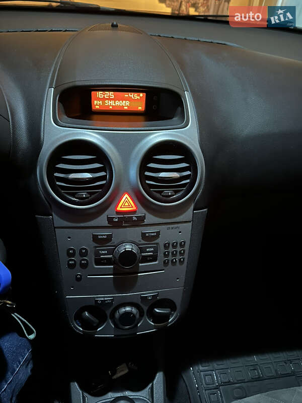 Хетчбек Opel Corsa 2012 в Павлограді