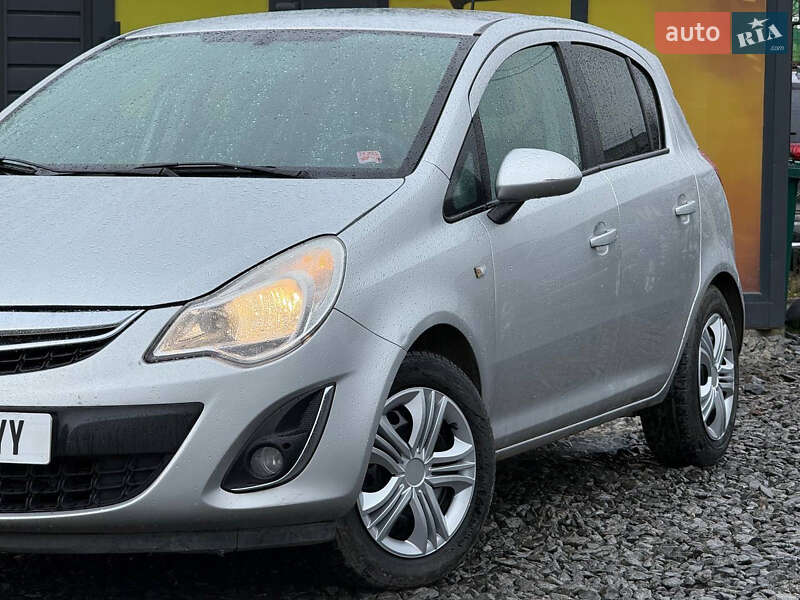 Хэтчбек Opel Corsa 2011 в Стрые