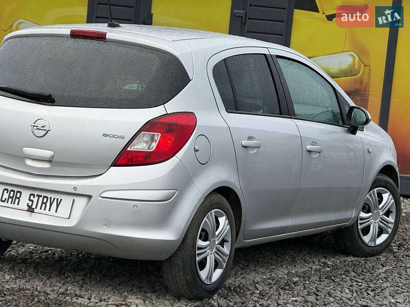 Хэтчбек Opel Corsa 2011 в Стрые