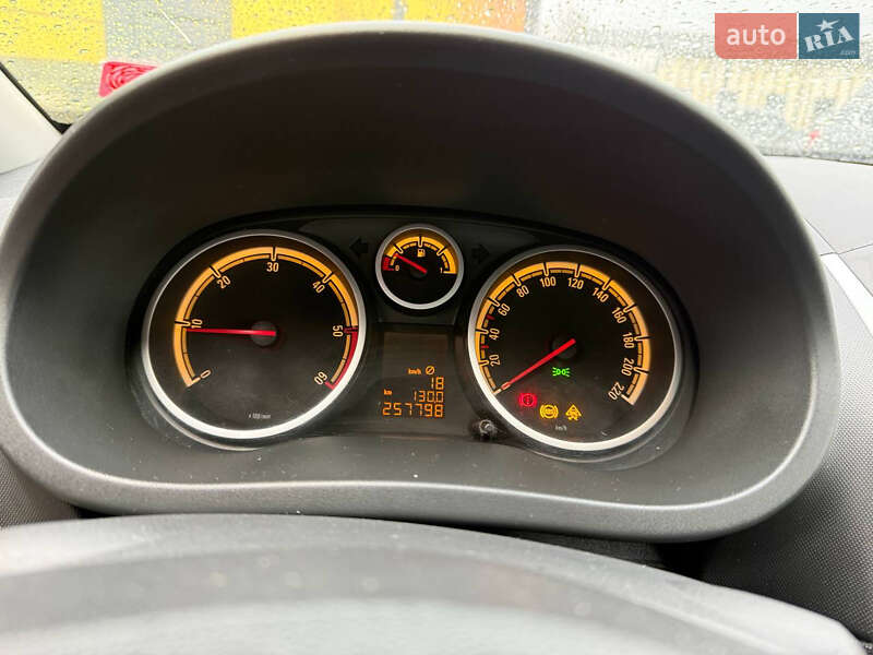 Хэтчбек Opel Corsa 2011 в Стрые