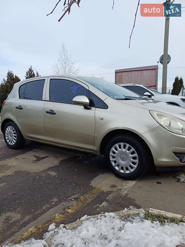 Хэтчбек Opel Corsa 2008 в Великодолинском