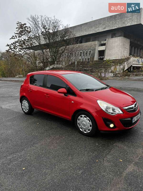 Хетчбек Opel Corsa 2012 в Дніпрі