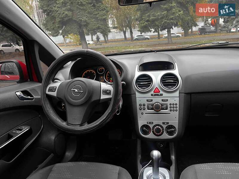 Хетчбек Opel Corsa 2012 в Дніпрі