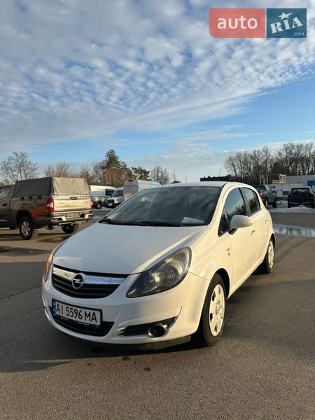 Хэтчбек Opel Corsa 2011 в Киеве