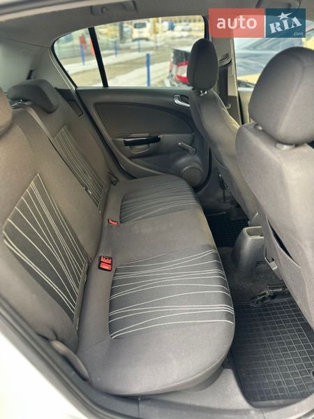 Хэтчбек Opel Corsa 2011 в Киеве