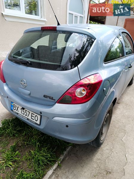 Хэтчбек Opel Corsa 2009 в Волочиске