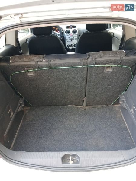 Хэтчбек Opel Corsa 2011 в Львове