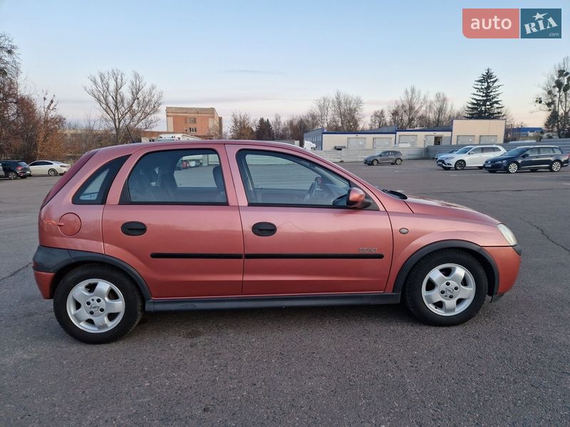 Хэтчбек Opel Corsa 2001 в Ровно