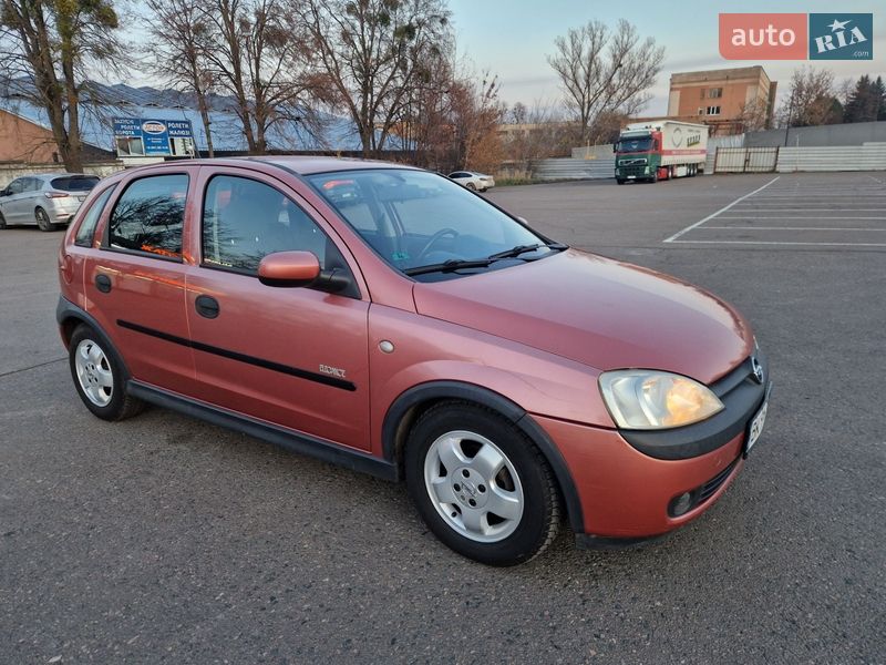 Хэтчбек Opel Corsa 2001 в Ровно