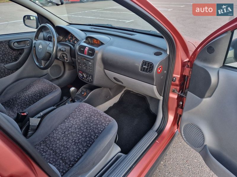 Хэтчбек Opel Corsa 2001 в Ровно