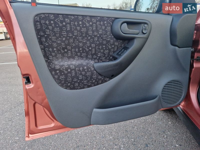 Хэтчбек Opel Corsa 2001 в Ровно