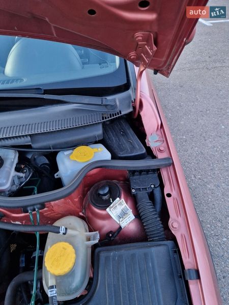 Хэтчбек Opel Corsa 2001 в Ровно