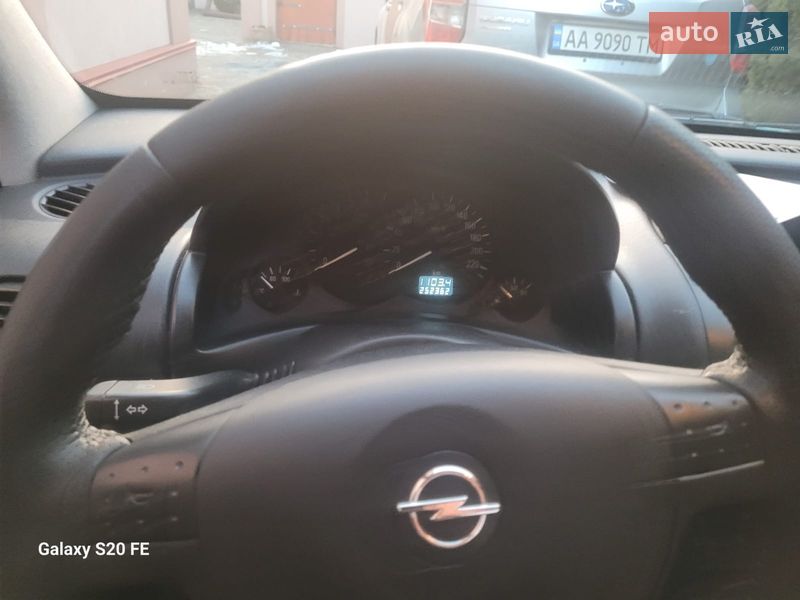 Хэтчбек Opel Corsa 2002 в Ровно