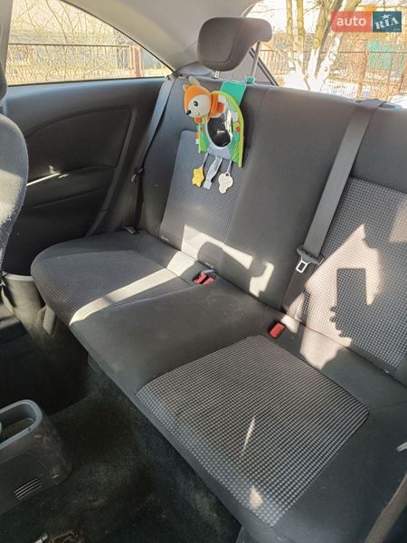 Хэтчбек Opel Corsa 2009 в Волочиске