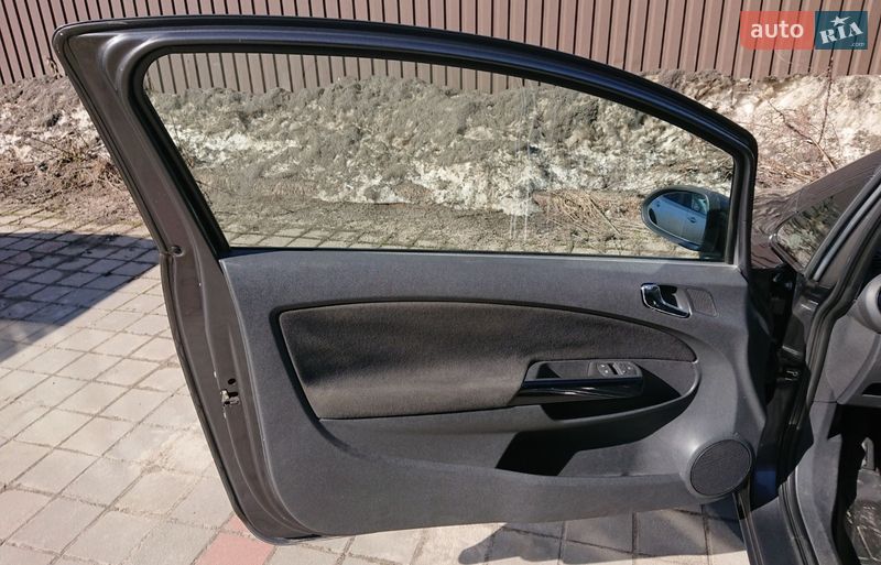 Хэтчбек Opel Corsa 2011 в Житомире