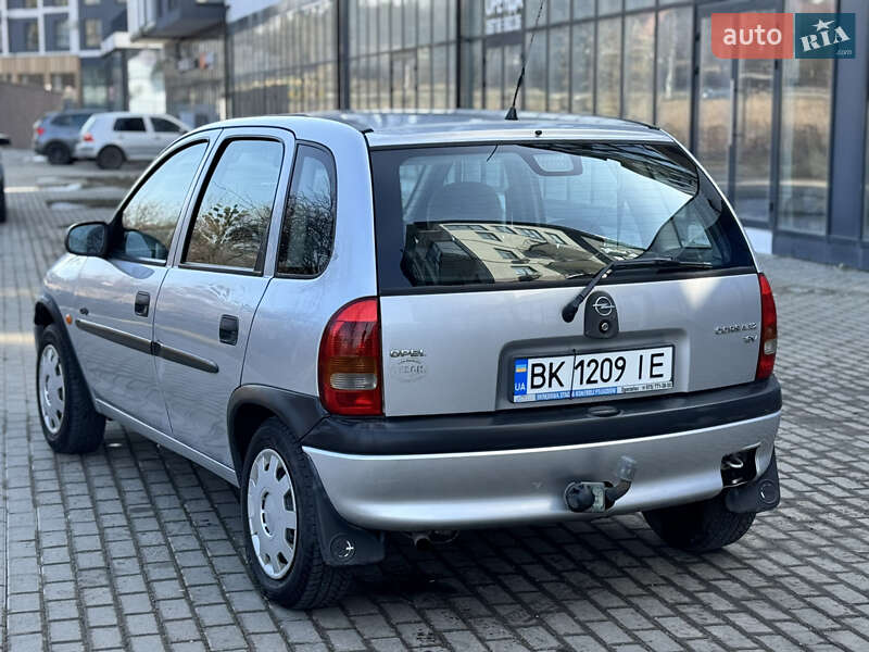 Хэтчбек Opel Corsa 1998 в Ровно