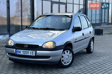 Хэтчбек Opel Corsa 1998 в Ровно
