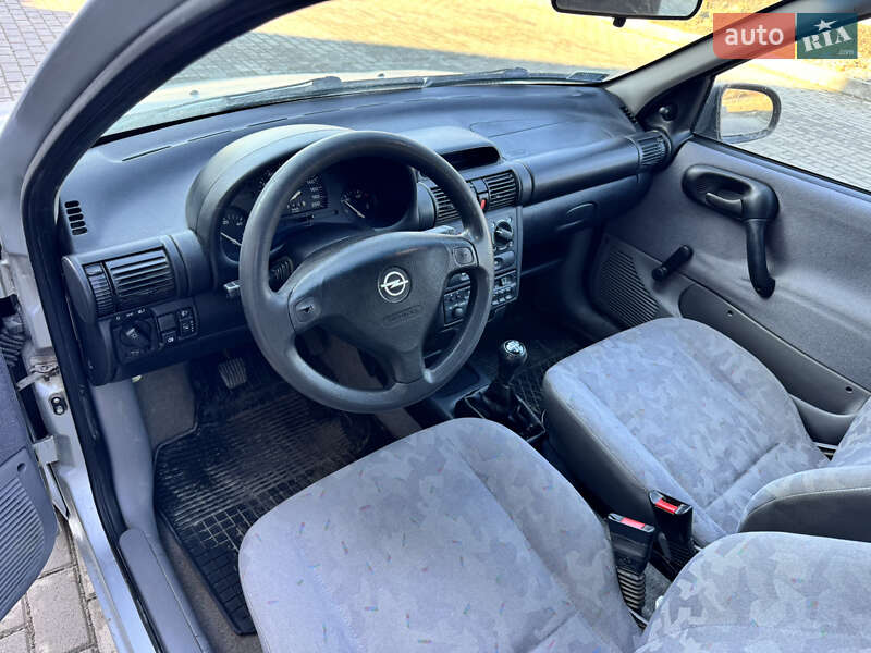 Хэтчбек Opel Corsa 1998 в Ровно