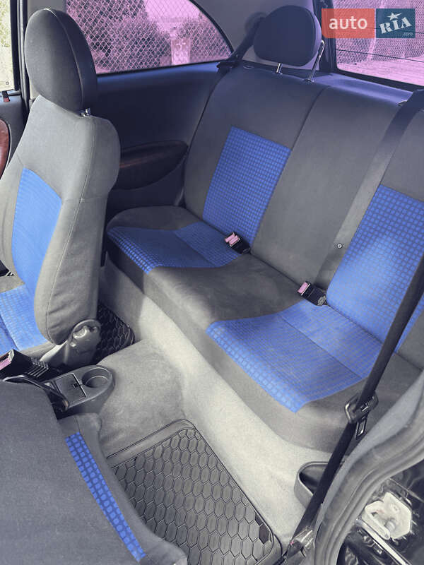 Хэтчбек Opel Corsa 2005 в Луцке