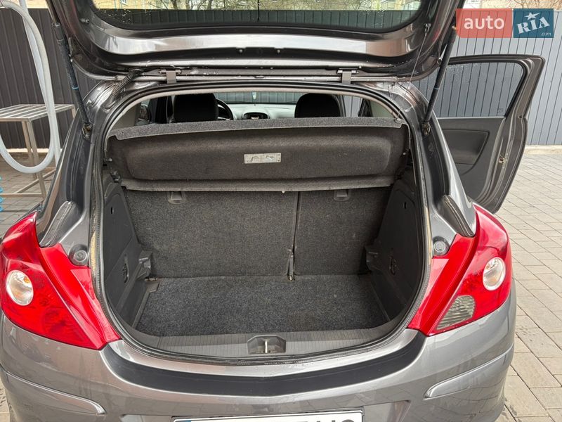 Хетчбек Opel Corsa 2010 в Старокостянтинові