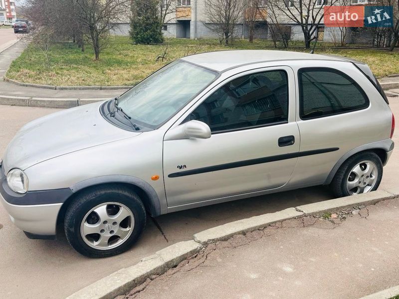 Хэтчбек Opel Corsa 1999 в Дрогобыче