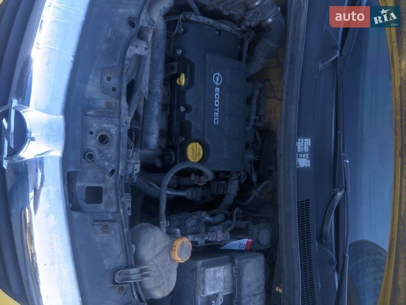 Хэтчбек Opel Corsa 2010 в Полтаве