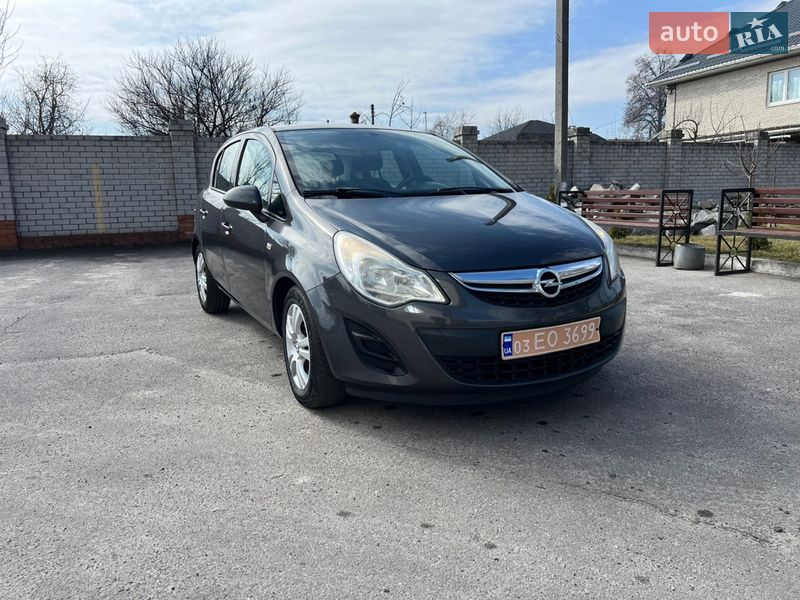 Хетчбек Opel Corsa 2013 в Сумах