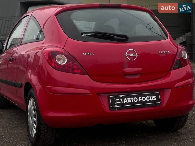 Хэтчбек Opel Corsa 2008 в Киеве