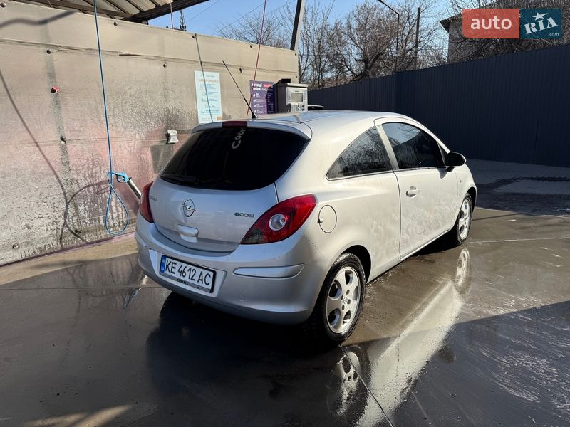 Хэтчбек Opel Corsa 2010 в Днепре