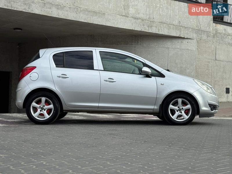 Хэтчбек Opel Corsa 2008 в Львове