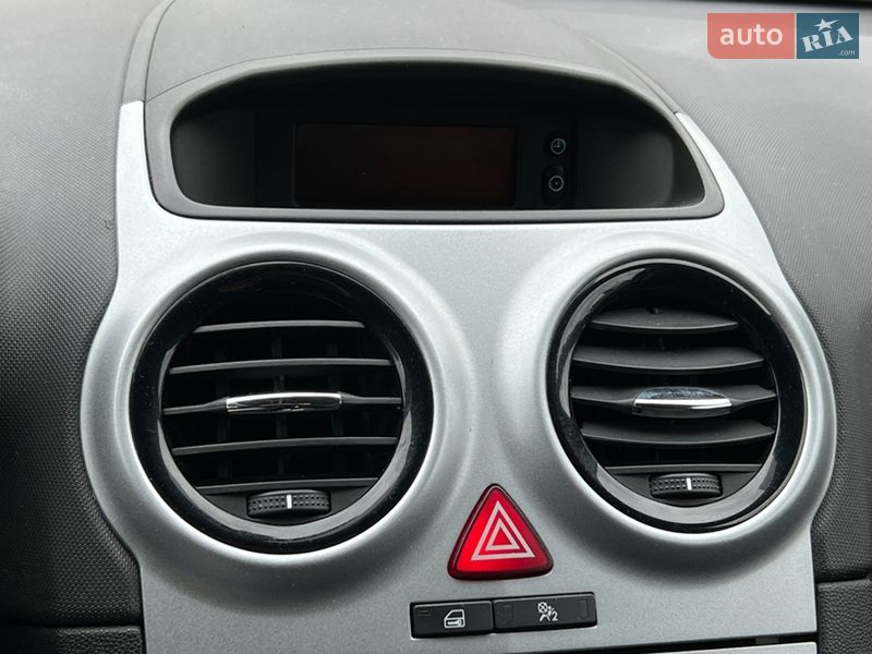 Хетчбек Opel Corsa 2011 в Львові