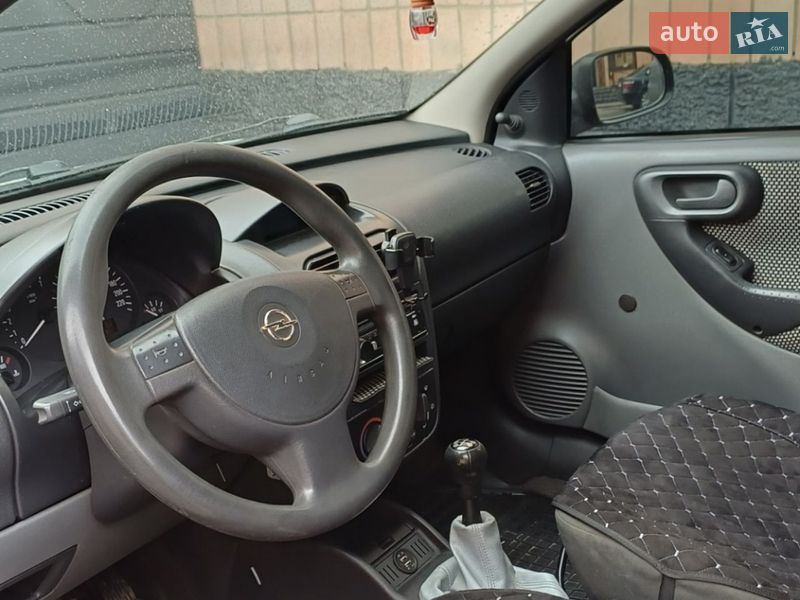 Хэтчбек Opel Corsa 2002 в Дубровице