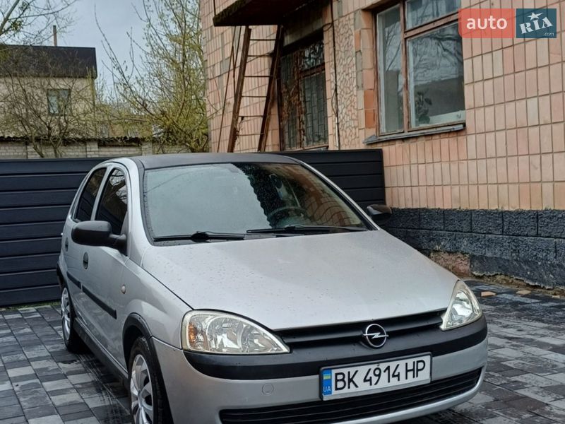 Хэтчбек Opel Corsa 2002 в Дубровице