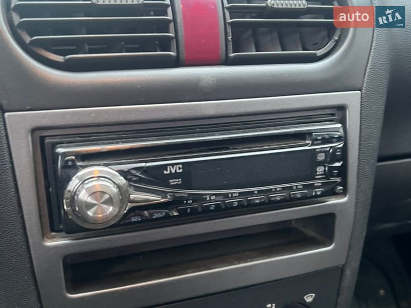 Хэтчбек Opel Corsa 2003 в Дрогобыче