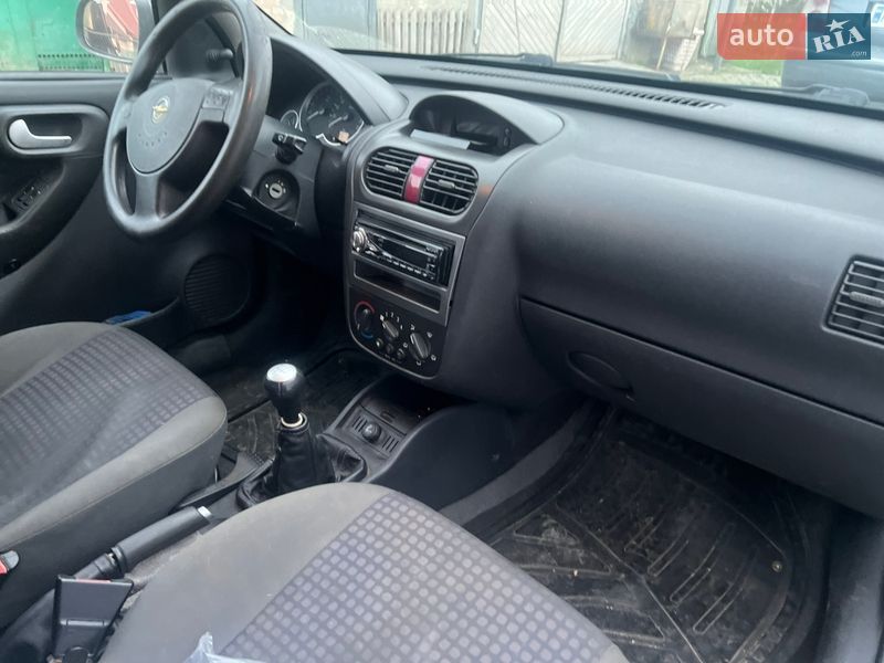 Хэтчбек Opel Corsa 2003 в Дрогобыче