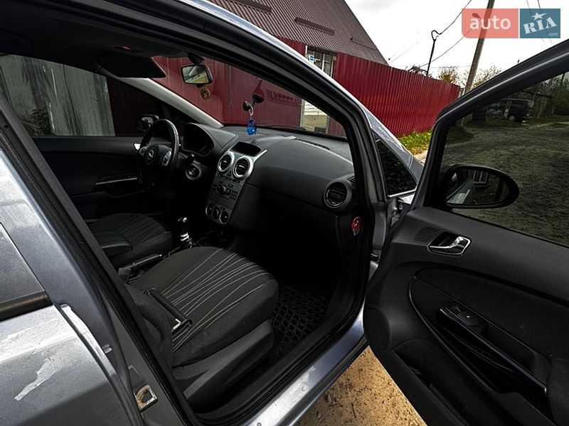 Хэтчбек Opel Corsa 2010 в Луцке